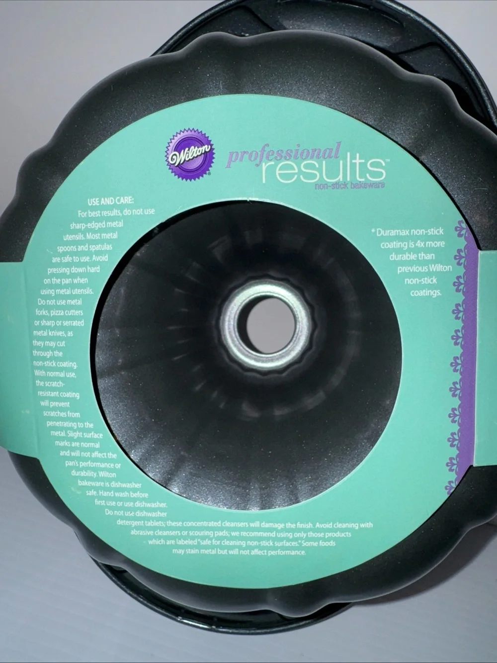 Wilton Professional Results Non Stick Heavy Fluted Tube Cake Pan 9.75